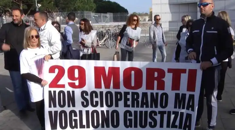 protesta familiari rigopiano 