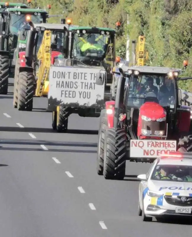 proteste in nuova zelanda contro la tassa sulle emissioni di biogas 2