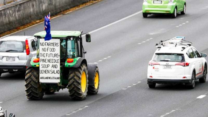 proteste in nuova zelanda contro la tassa sulle emissioni di biogas 8