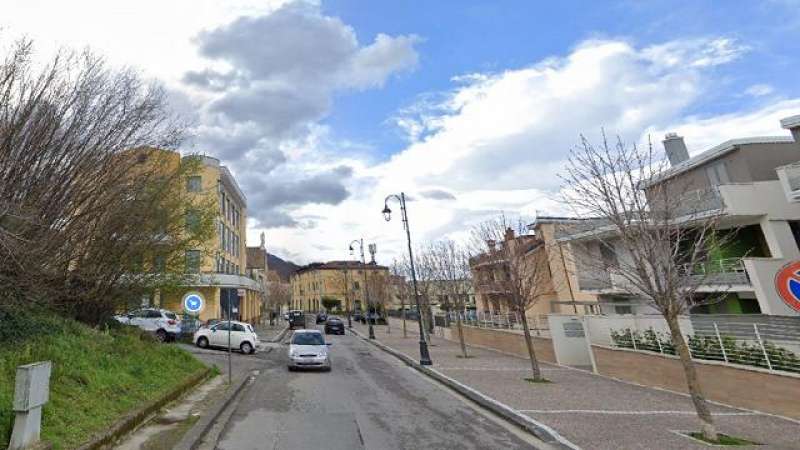 salerno bambina cade dal balcone di casa