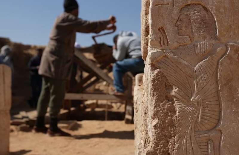 sarcofago di granito a saqqara 3