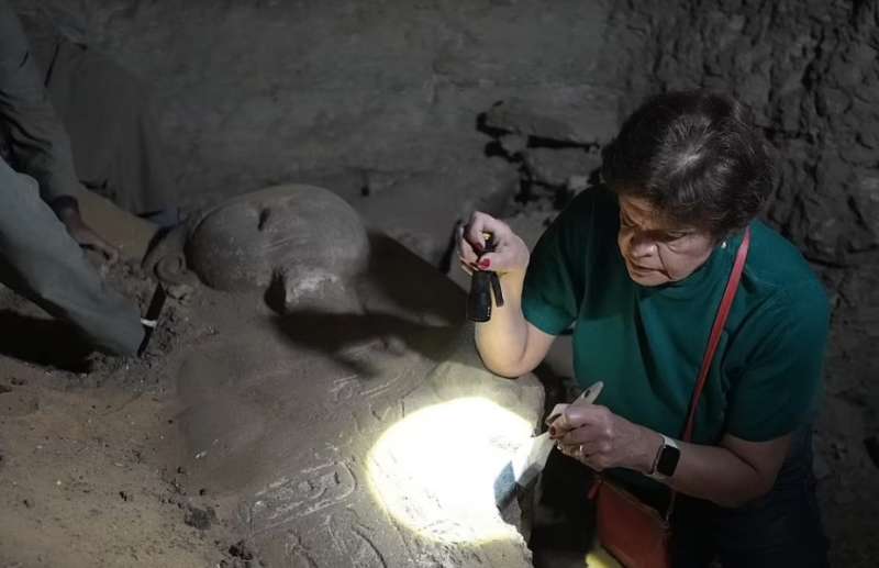 sarcofago di granito a saqqara 4