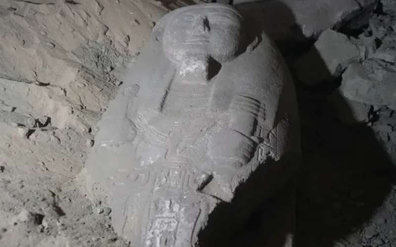 sarcofago di granito a saqqara 8