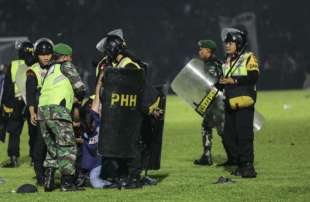 scontri stadio indonesia 4