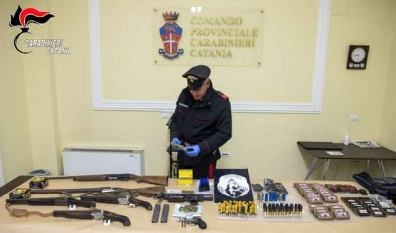 SEQUESTRO ARMI E DROGA A CATANIA