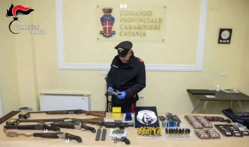 SEQUESTRO ARMI E DROGA A CATANIA 