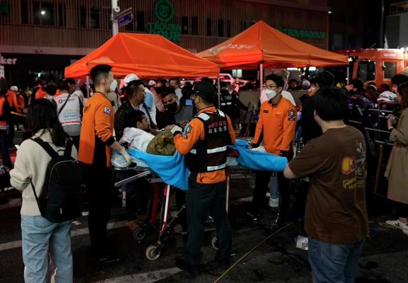 seul persone muoiono schiacciate dalla calca durante i festeggiamenti di halloween 11