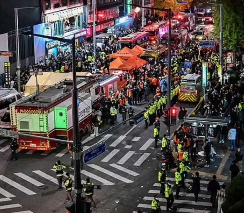 seul    persone muoiono schiacciate dalla calca durante i festeggiamenti di halloween   10