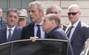 silvio berlusconi arriva al senato 1