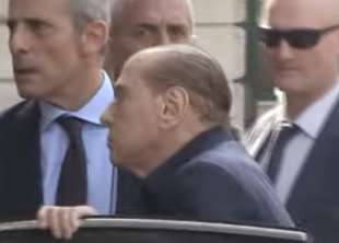 silvio berlusconi arriva al senato 5