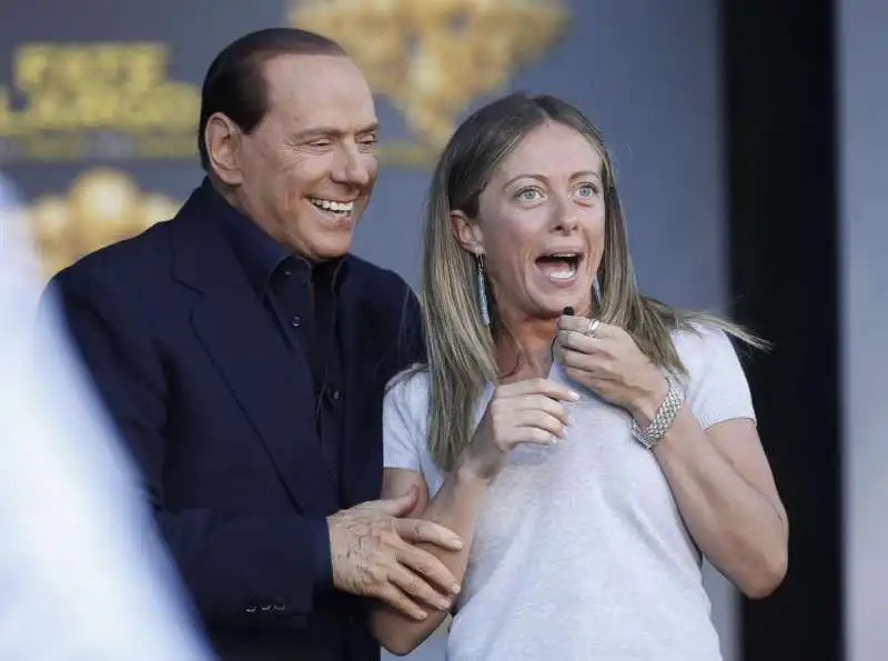 SILVIO BERLUSCONI E GIORGIA MELONI NEL 2011