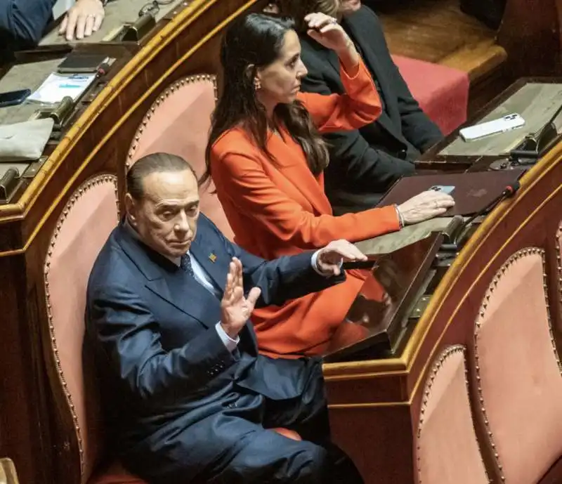 silvio berlusconi e licia ronzulli al senato 