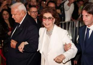 SOPHIA LOREN INAUGURAZIONE RISTORANTE MILANO