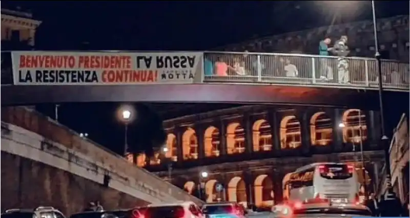 STRISCIONE CONTRO LA RUSSA