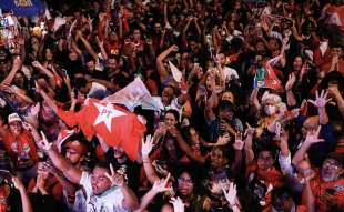 supporter di lula festeggia