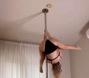 valentina ferragni fa pole dance 3