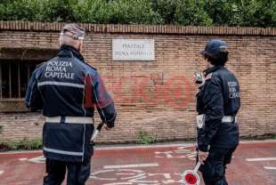 vandalizzata la targa di piazzale numa pompilio