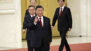 xi jinping con li qiang e gli altri membri del politburo