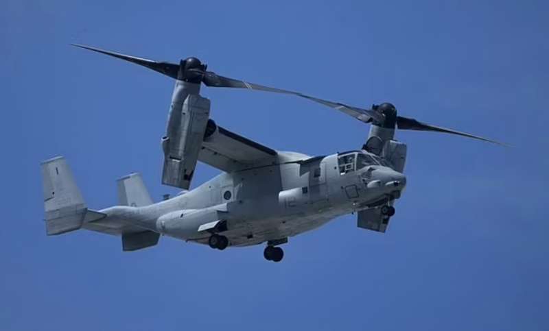 aereo osprey decolla e atterra in verticale