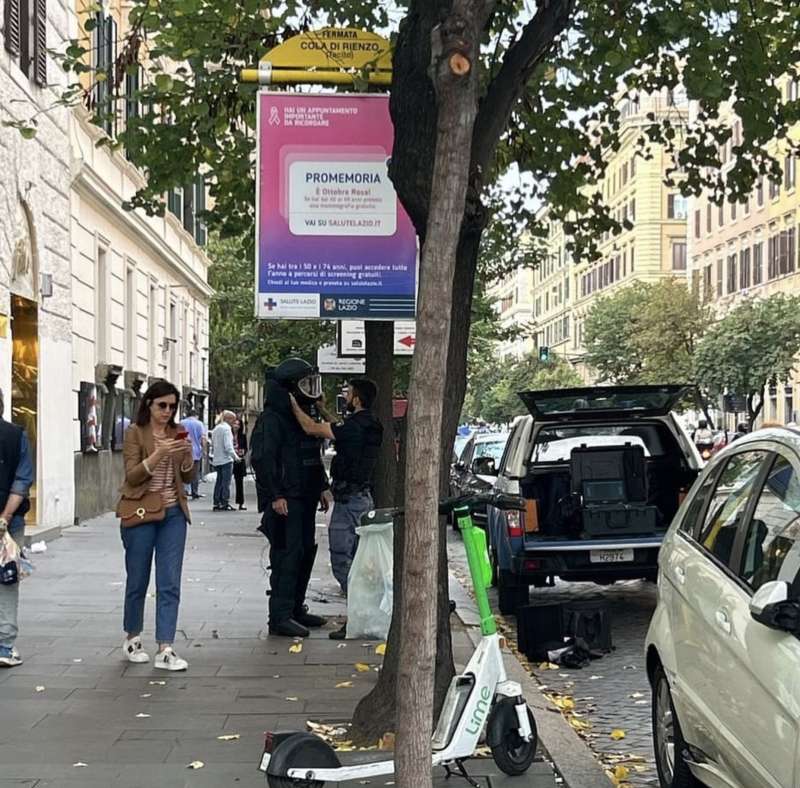 ALLARME BOMBA ALLA STAZIONE DELLA METRO LEPANTO DI ROMA