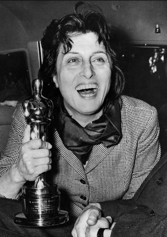 ANNA MAGNANI CON L OSCAR