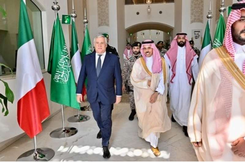 antonio tajani a riad arabia saudita 1