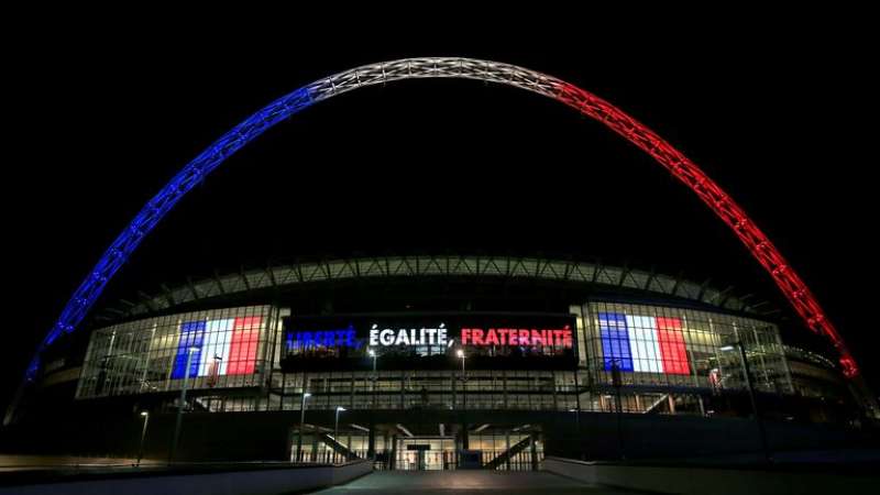 arco di wembley con la bandiera francese