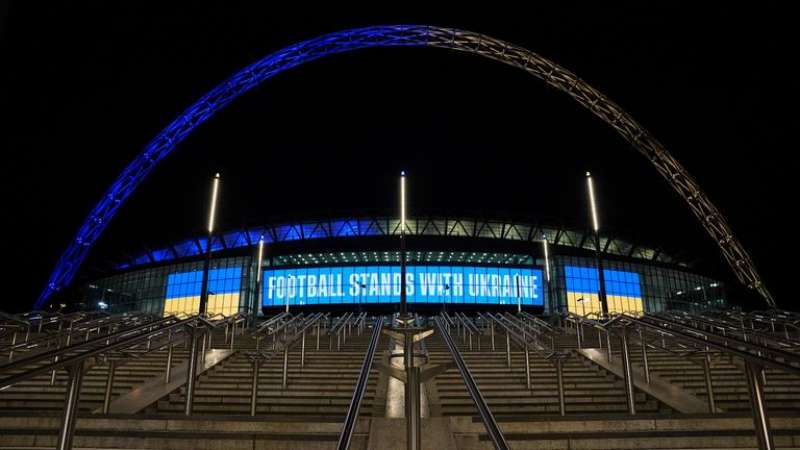 arco di wembley con la bandiera ucraina