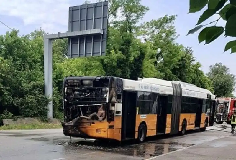 AUTOBUS A FUOCO