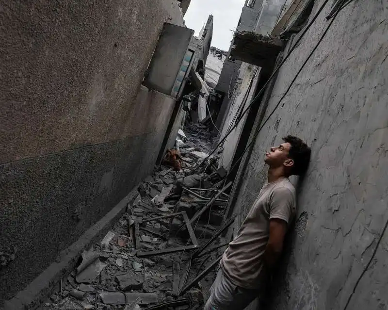 bombardamenti israeliani a gaza   foto di motaz azaiza   16