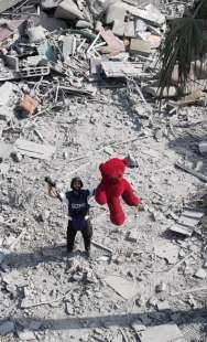 bombardamenti su gaza foto di motaz azaiza 6