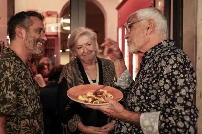 daniele silvestri  con la madre  e luc merenda 