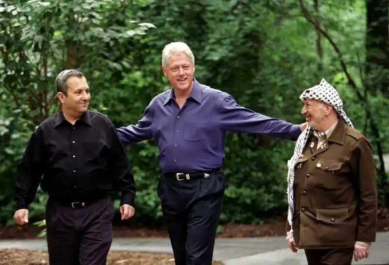 ehud barak con bill clinton e arafat a camp david 