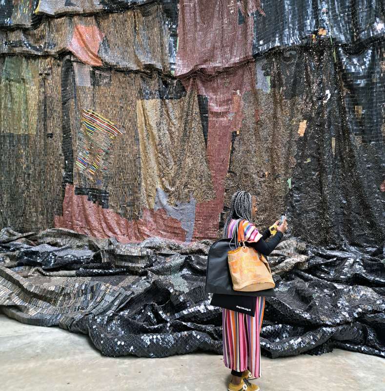 el anatsui installazione alla tate modern 03