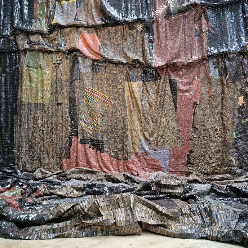 el anatsui installazione alla tate modern 04