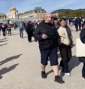 EVACUAZIONE REGGIA DI VERSAILLES PER ALLARME BOMBA