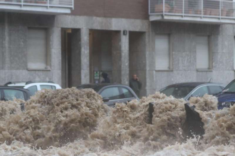 fiume seveso esondato a milano 1