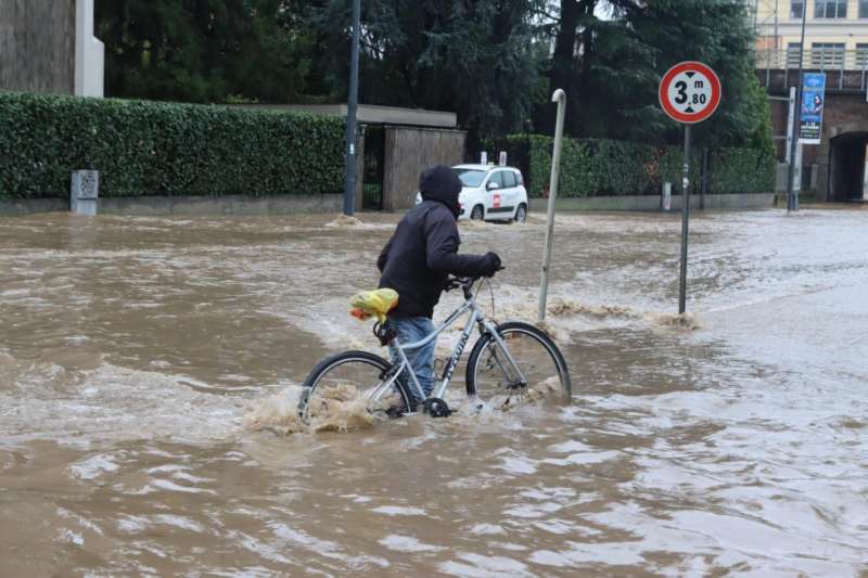 fiume seveso esondato a milano 10