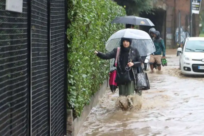 fiume seveso esondato a milano   6