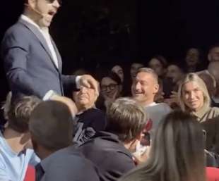 francesco totti noemi bocchi lino banfi a teatro per vedere pio e amedeo 1