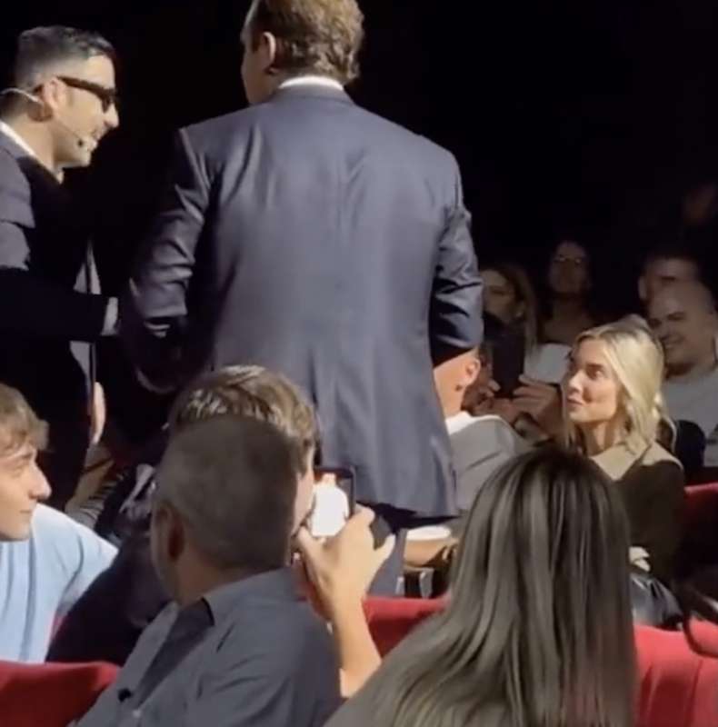 francesco totti noemi bocchi lino banfi a teatro per vedere pio e amedeo 4