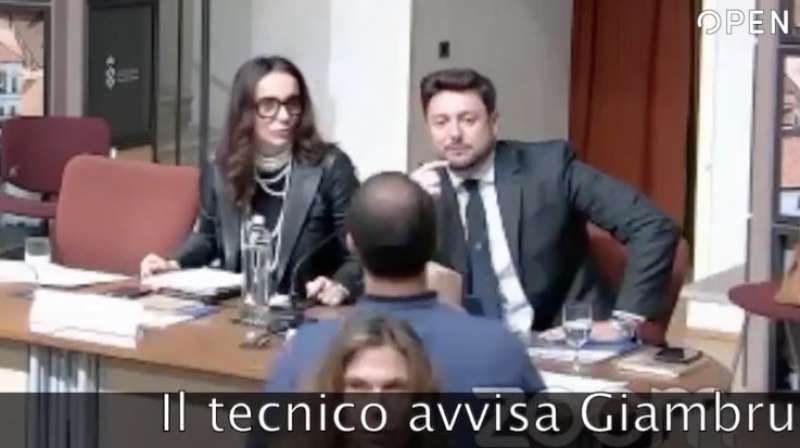 fuorionda di andrea giambruno durante il convegno sul turismo a pavia 3