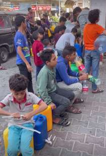 gaza senza acqua immagini di motaz azaiza 6