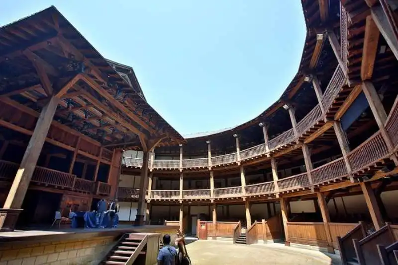 GLOBE THEATRE 33 