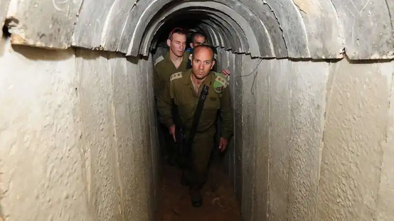 i tunnel scavati da hamas sotto il confine tra gaza e israele 