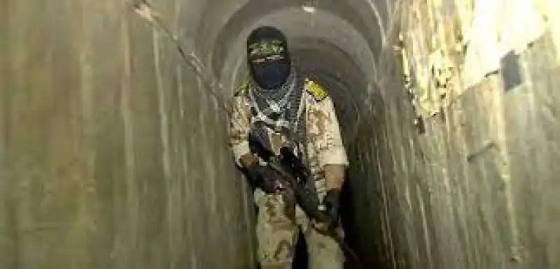 i tunnel scavati da hamas sotto il confine tra gaza e israele 