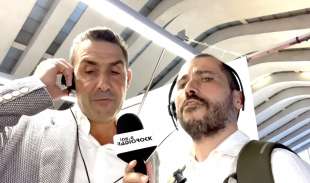 il generale roberto vannacci canta la locomotiva di guccini radio rock 13