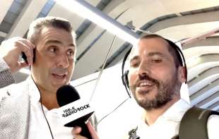 il generale roberto vannacci canta la locomotiva di guccini radio rock 4