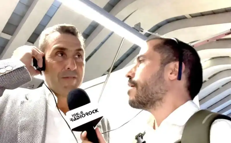 il generale roberto vannacci canta la locomotiva di guccini   radio rock 5