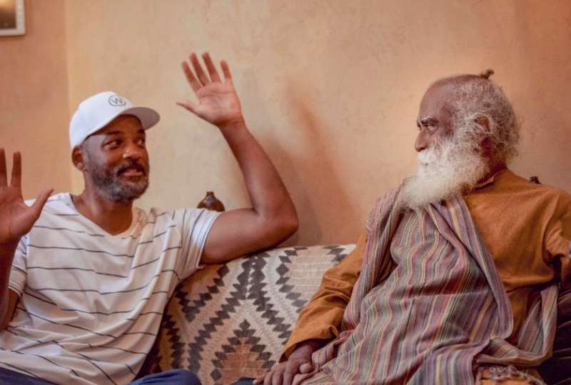 il mistico indiano sadhguru con will smith 3